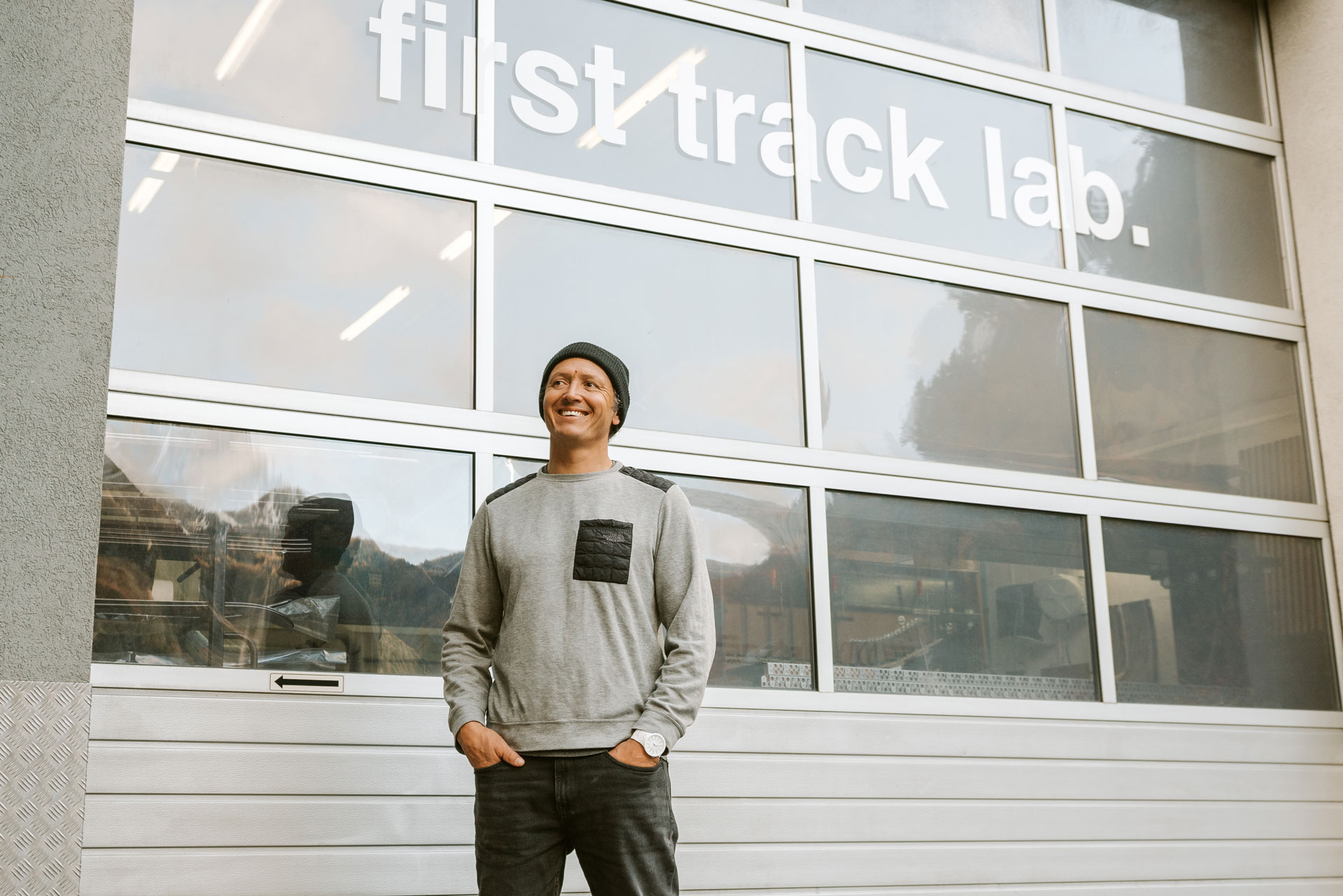 Visit the page of the video for the making of gin kiteboarding boards